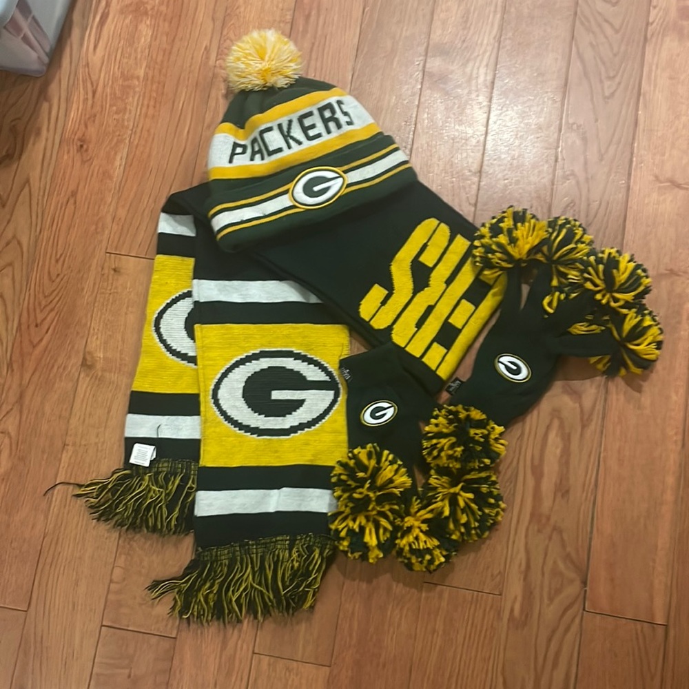 Green Bay Packers Scarf, Hat, and Gloves